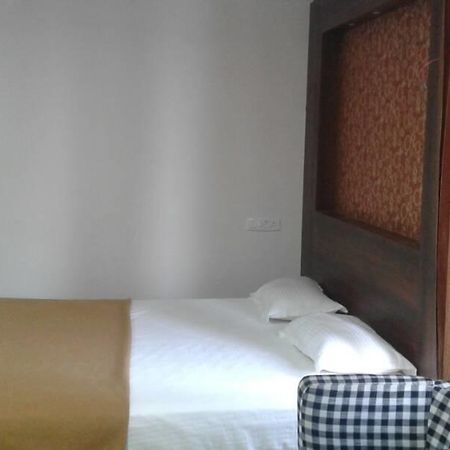 Hotel Gowri Sankar Ambāsamudram Extérieur photo