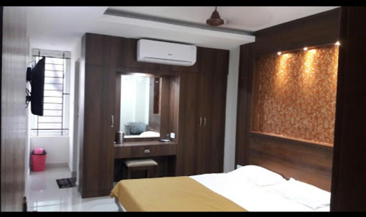 Hotel Gowri Sankar Ambāsamudram Extérieur photo