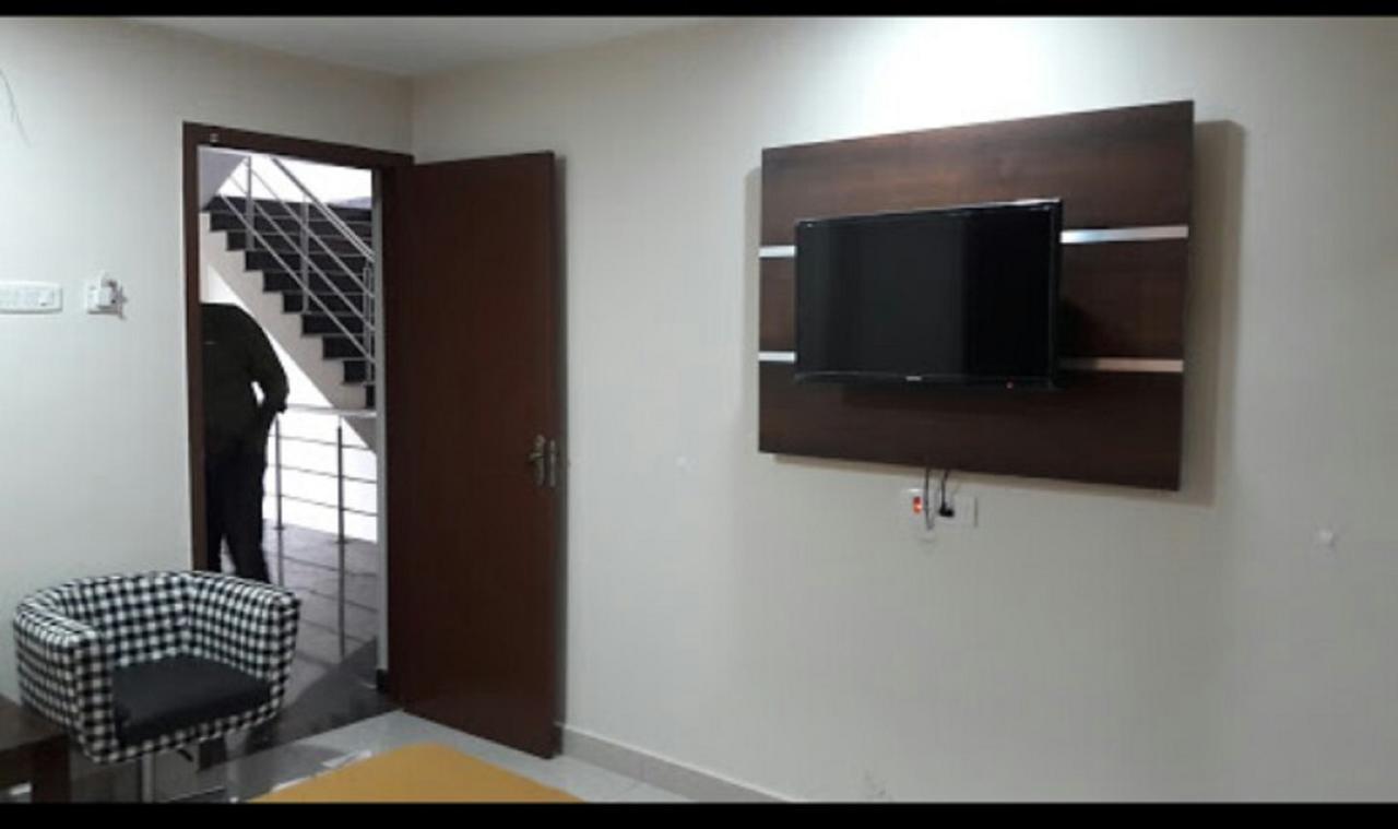 Hotel Gowri Sankar Ambāsamudram Extérieur photo