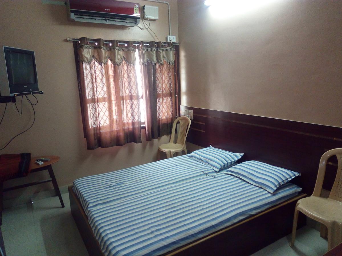 Hotel Gowri Sankar Ambāsamudram Extérieur photo